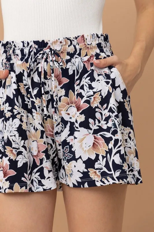 Wrinkle-Free Stretchy Cooling Fabric Shorts – outfit idea for women | Ro + Ivy
