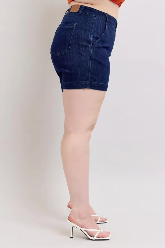 High Waist Denim Shorts in Dark Blue – outfit idea for women | Ro + Ivy