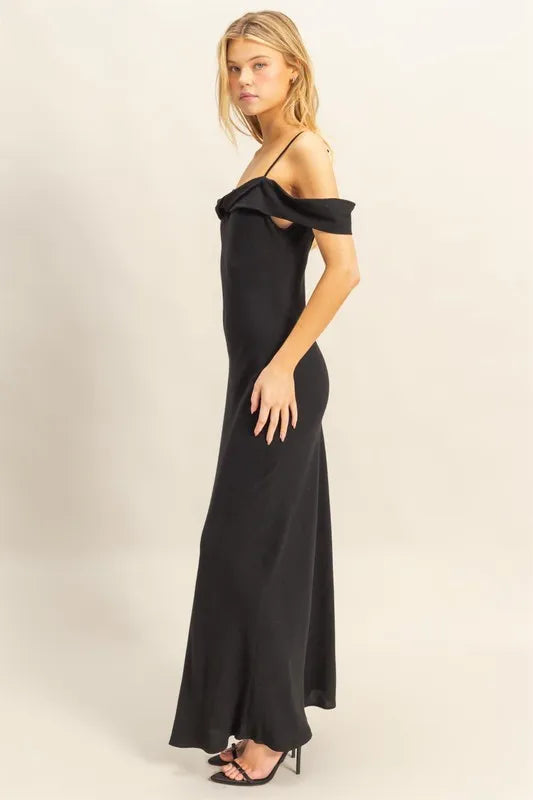 Flattering Fit Cami Maxi Dress in Black – outfit idea for women | Ro + Ivy