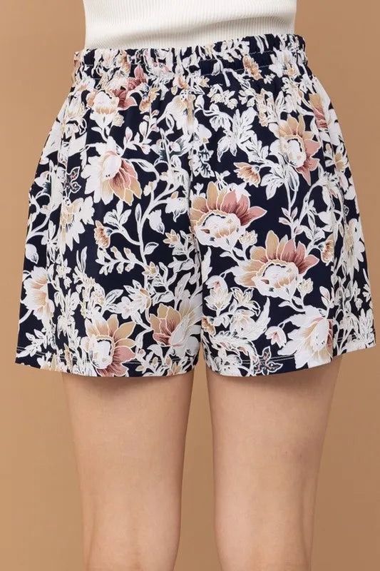 Wrinkle-Free Stretchy Cooling Fabric Shorts – outfit idea for women | Ro + Ivy