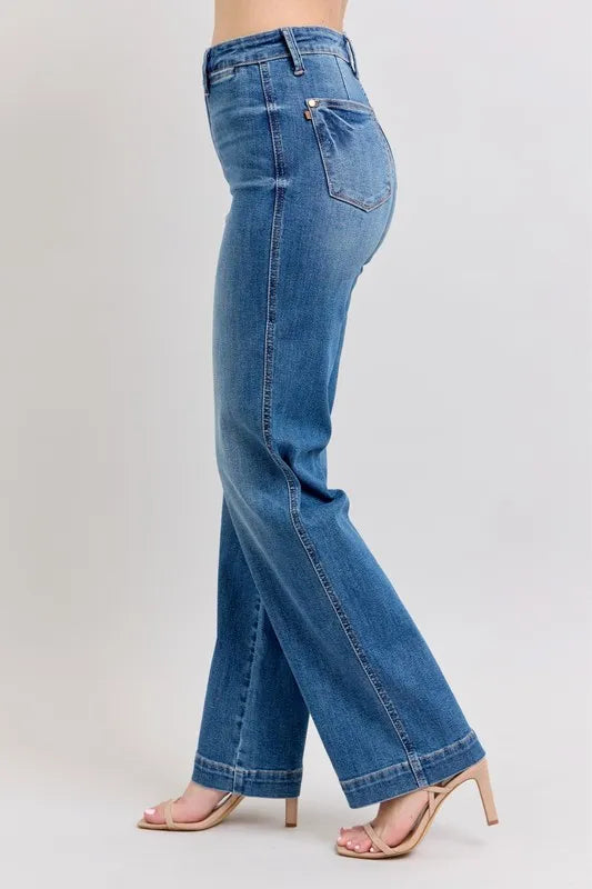 High Waist Contrast Thread Straight Jeans – outfit idea for women | Ro + Ivy