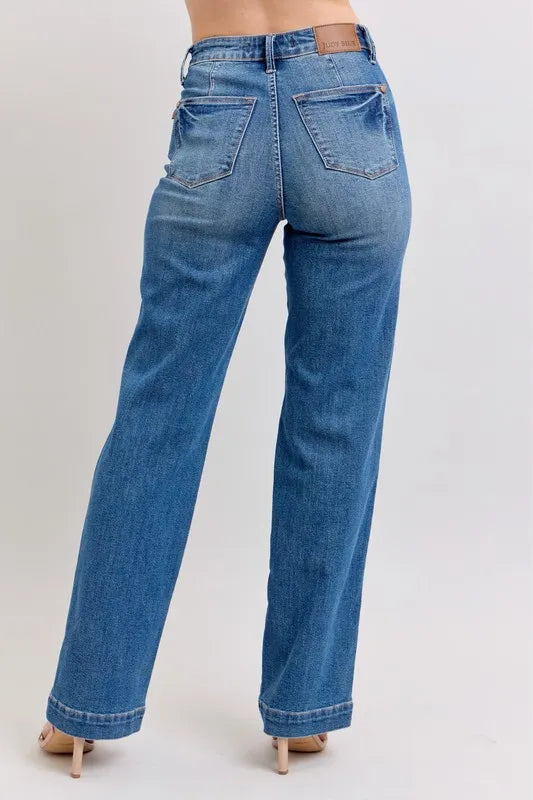 High Waist Contrast Thread Straight Jeans – outfit idea for women | Ro + Ivy