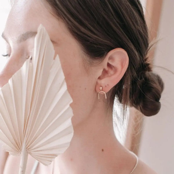 June Arch Stud Earrings – outfit idea for women | Ro + Ivy