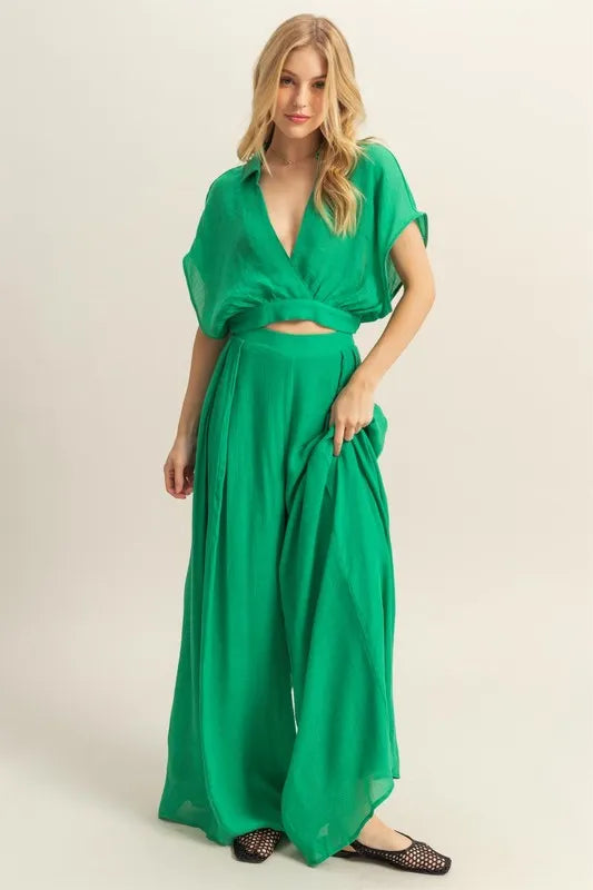 Kimono Sleeve Crop Top And Wide Leg Pants Set – outfit idea for women | Ro + Ivy