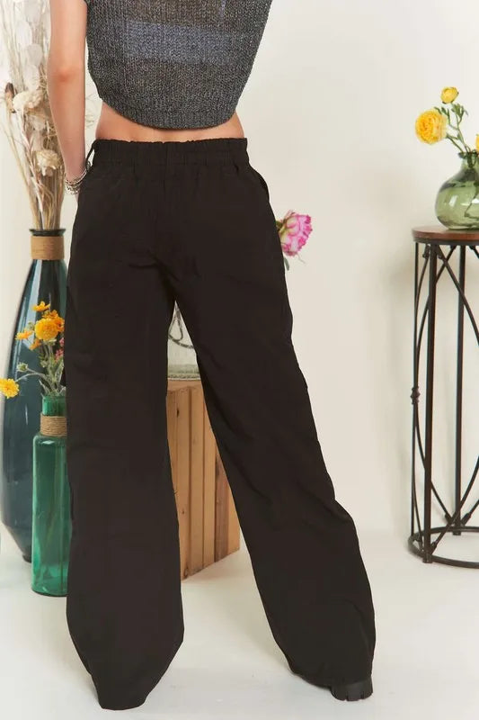 Low Rise Casual Cargo Pants in Black – outfit idea for women | Ro + Ivy