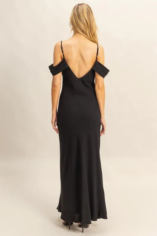 Flattering Fit Cami Maxi Dress in Black – outfit idea for women | Ro + Ivy