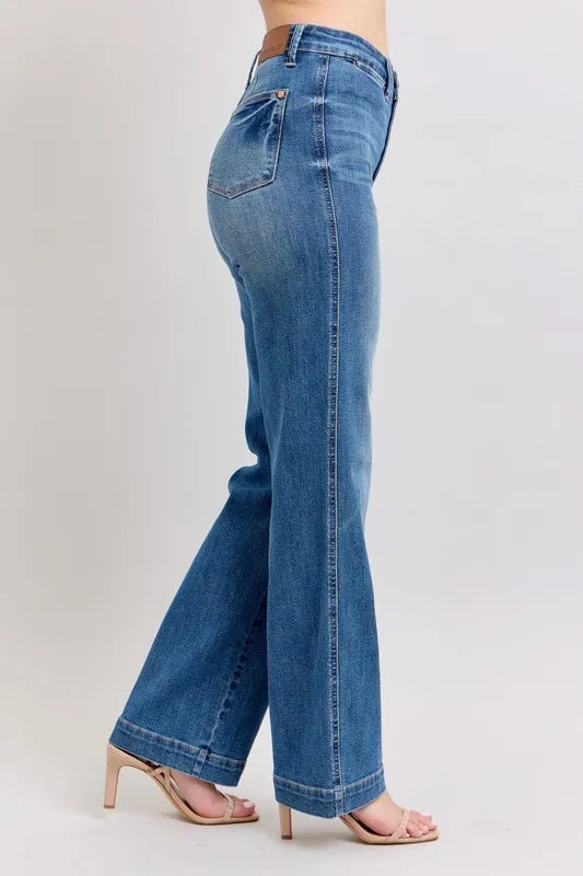 High Waist Contrast Thread Straight Jeans – outfit idea for women | Ro + Ivy