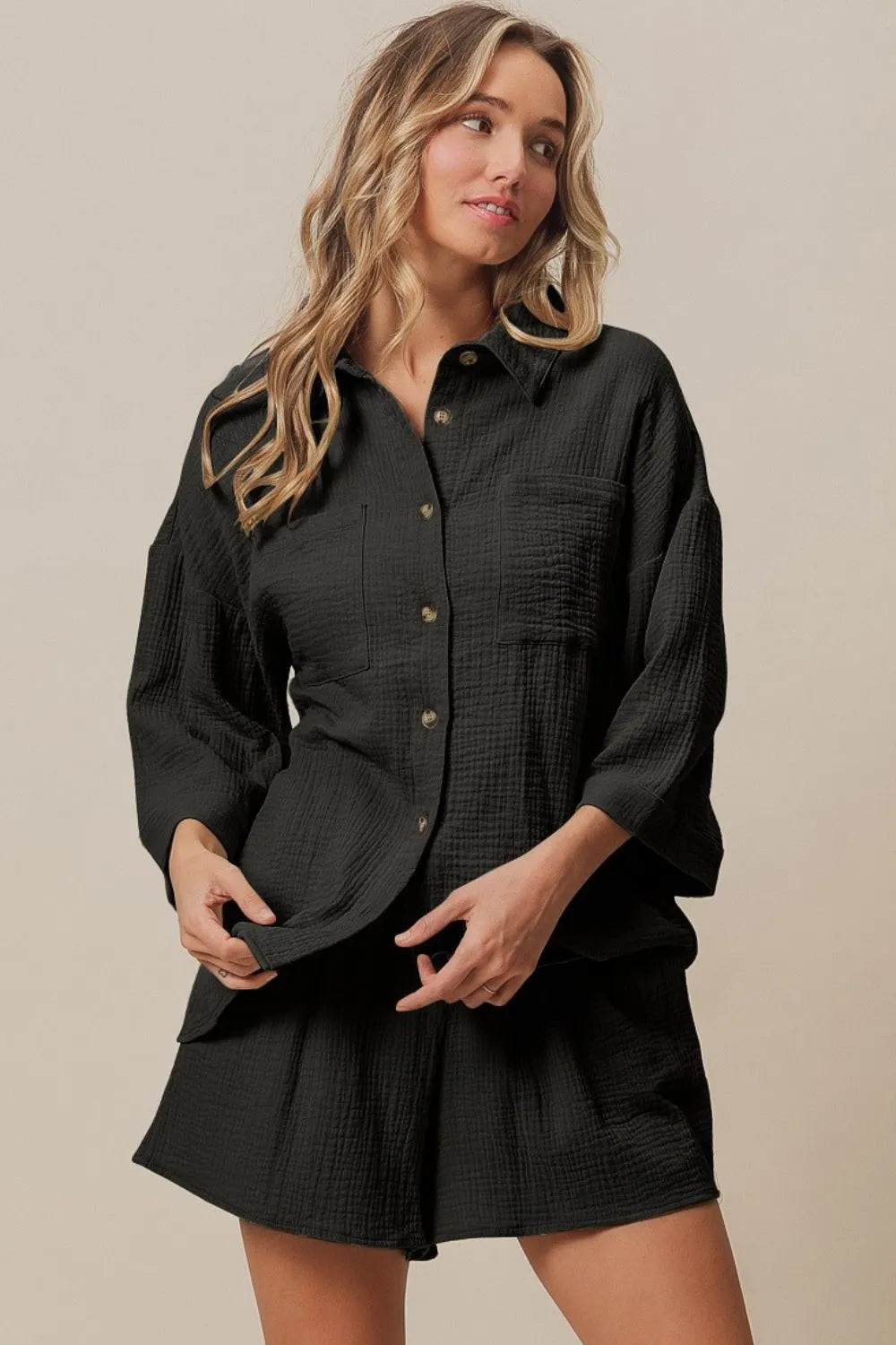 Crinkle Gauze Shirt and Short Set – BLACK outfit idea for women | Ro + Ivy