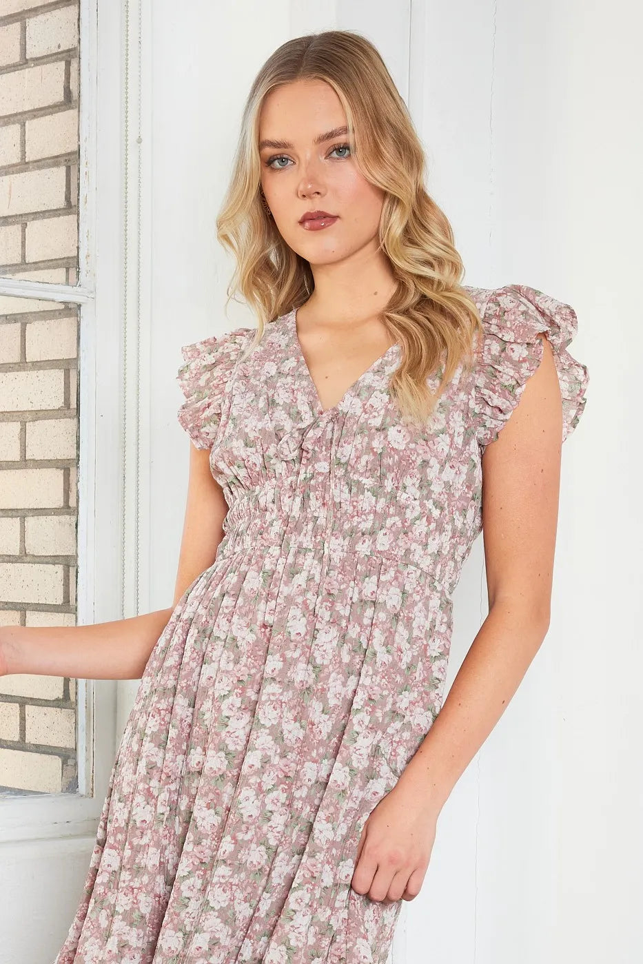 Flower Print Ruffle Cap Sleeve V-Neck Midi Dress – outfit idea for women | Ro + Ivy