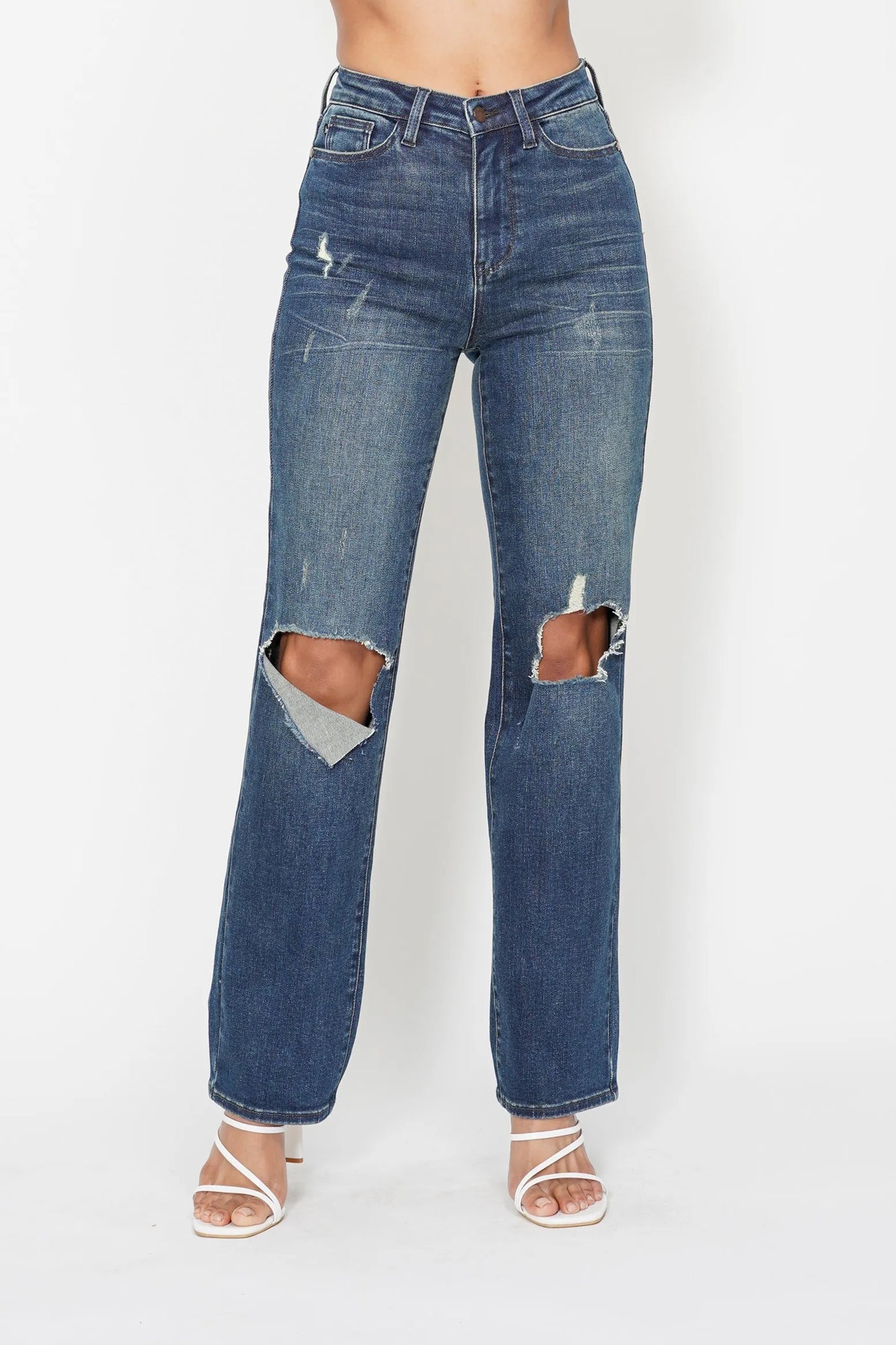 High Waist Ripped Knee Dad Jeans – DK outfit idea for women | Ro + Ivy