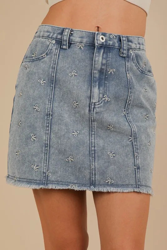 Bow Printed Casual Denim Mini Skirt in Indigo – outfit idea for women | Ro + Ivy