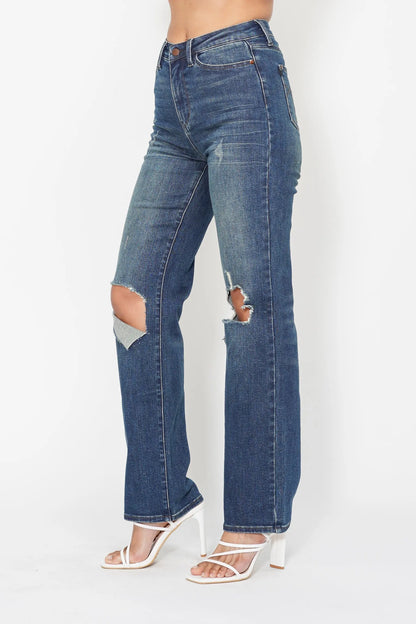 High Waist Ripped Knee Dad Jeans – outfit idea for women | Ro + Ivy