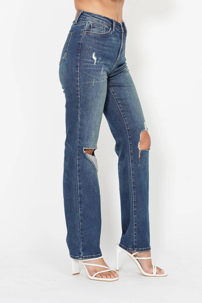 High Waist Ripped Knee Dad Jeans – outfit idea for women | Ro + Ivy