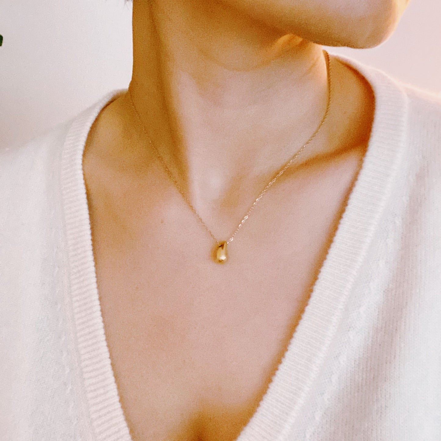 Dainty Teardrop Pendant Necklace — Minimalist Everyday Jewelry - Necklaces
