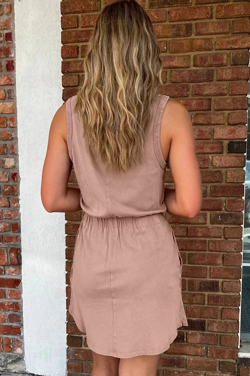 Women's Sleeveless Elastic Waist Pocket Mini Dress - Mini Dresses