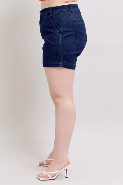 High Waist Denim Shorts in Dark Blue – outfit idea for women | Ro + Ivy