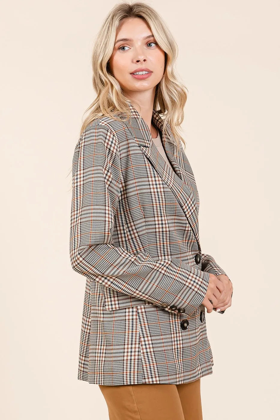 Plaid Double Breasted Relaxed Fit Blazer – outfit idea for women | Ro + Ivy
