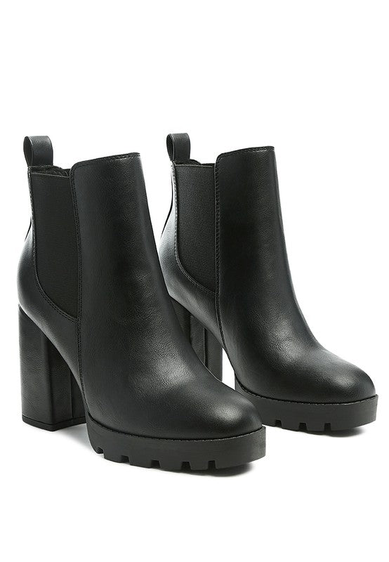 Black 9.5 Sonia Block Heel Boots | Trendy Boots Outfit Idea for Women by Ro + Ivy | Elevated Basics, Modern Comfort & Style