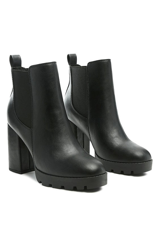 Black 9.5 Sonia Block Heel Boots | Trendy Boots Outfit Idea for Women by Ro + Ivy | Elevated Basics, Modern Comfort & Style
