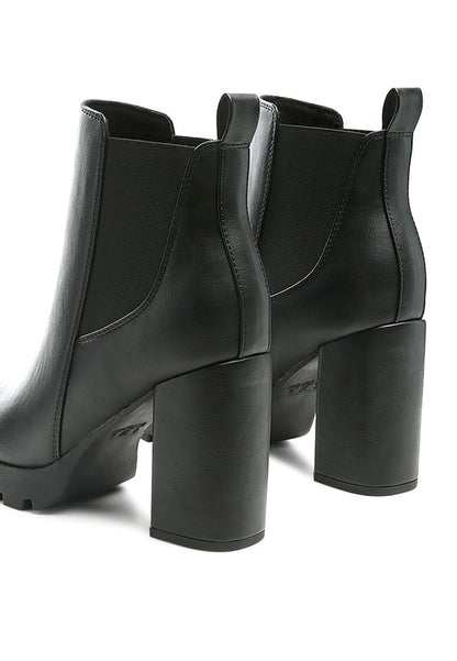 Sonia Block Heel Boots | Trendy Boots Outfit Idea for Women by Ro + Ivy | Elevated Basics, Modern Comfort & Style