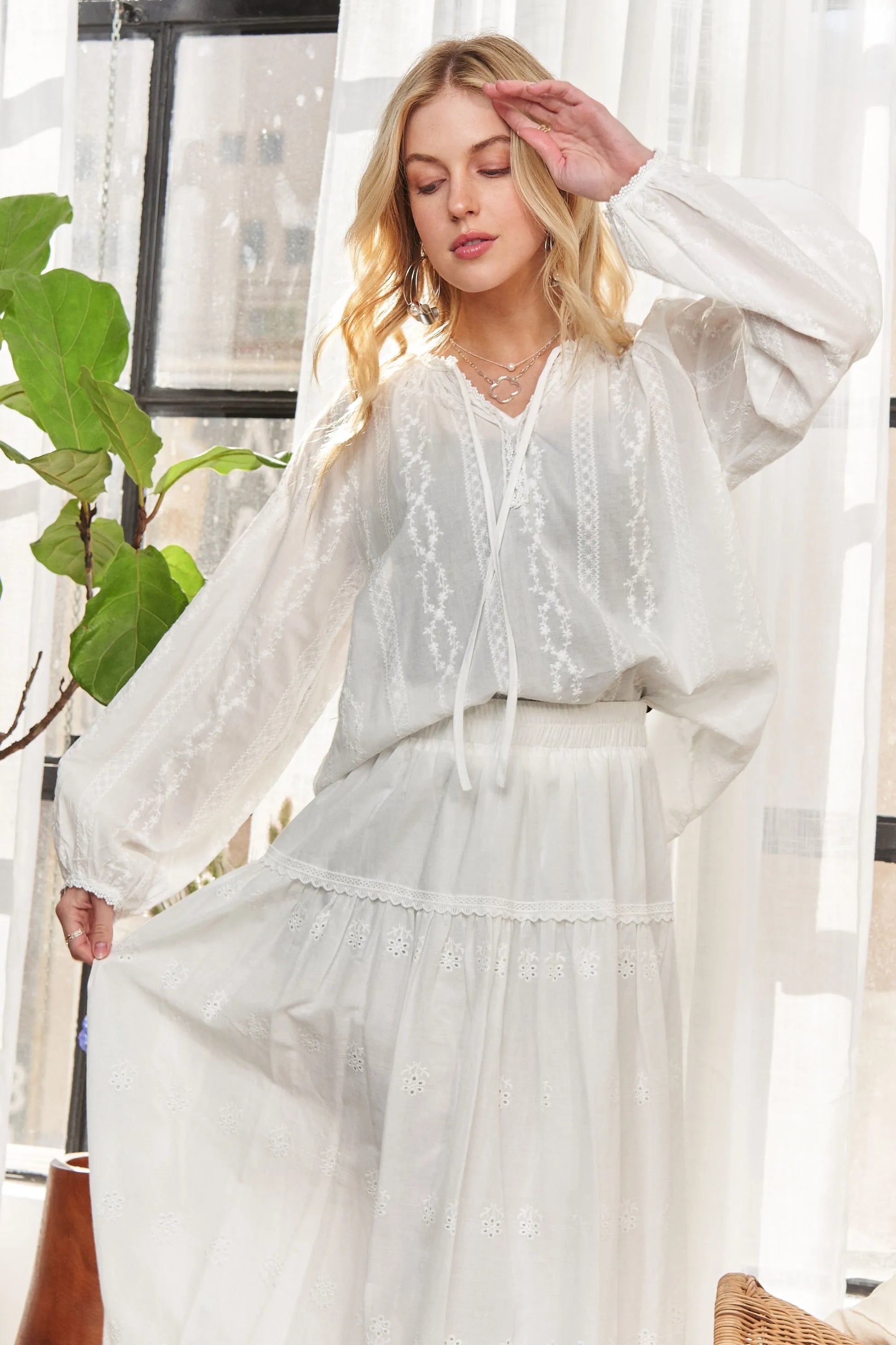 Cotton Peasant Top – outfit idea for women | Ro + Ivy