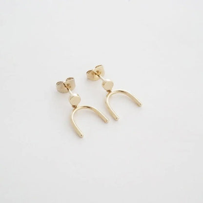 June Arch Stud Earrings – outfit idea for women | Ro + Ivy