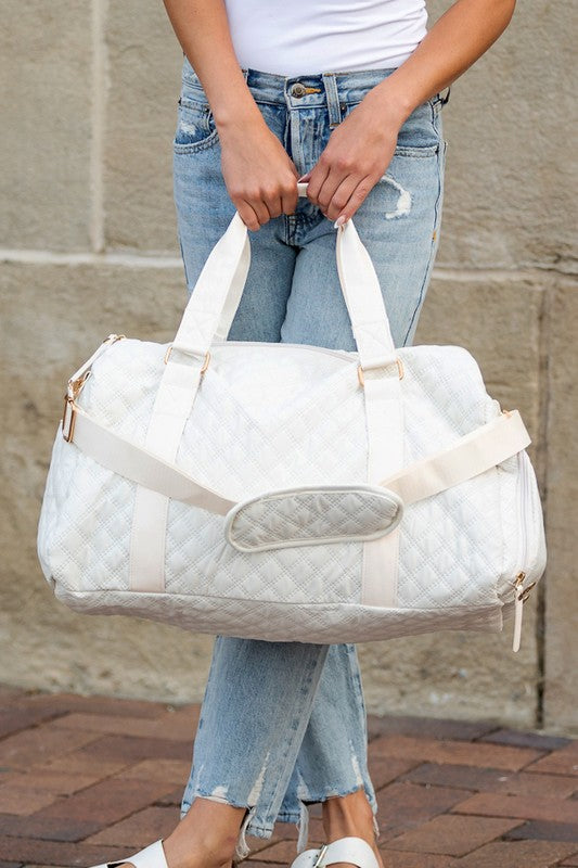 Quilted Travel Weekender Bag with Vegan Leather Accents | Trendy Travel Bags Outfit Idea for Women by Ro + Ivy | Elevated Basics, Modern Comfort & Style