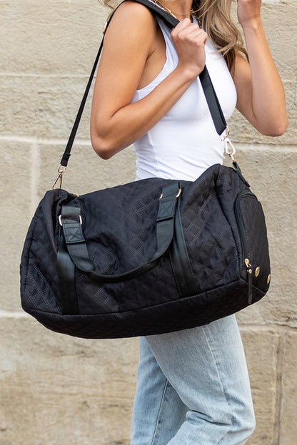 Quilted Travel Weekender Bag with Vegan Leather Accents | Trendy Travel Bags Outfit Idea for Women by Ro + Ivy | Elevated Basics, Modern Comfort & Style