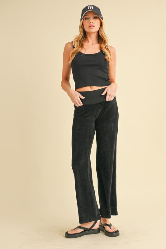 Gini Loungewear Pants – outfit idea for women | Ro + Ivy