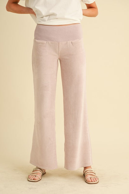 Gini Loungewear Pants – PINK S outfit idea for women | Ro + Ivy