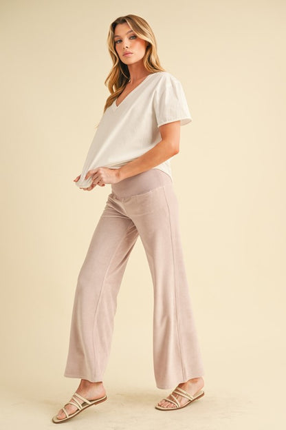Gini Loungewear Pants – outfit idea for women | Ro + Ivy