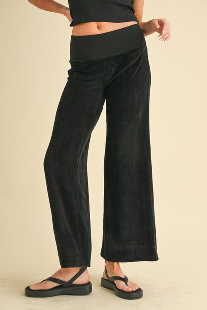 Gini Loungewear Pants – outfit idea for women | Ro + Ivy