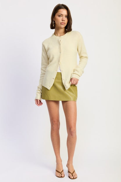 Classic Fitted Button Up Cardigan | Trendy Cardigans Outfit Idea for Women by Ro + Ivy | Elevated Basics, Modern Comfort & Style