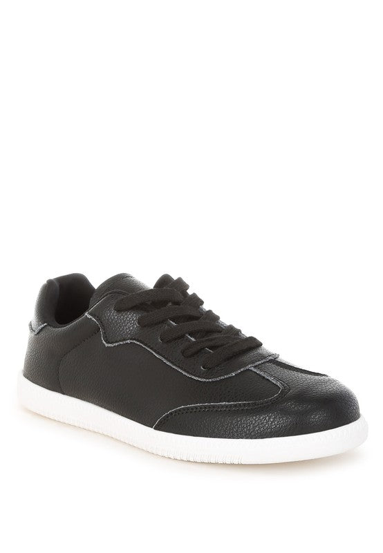 Black Classic Casual Sneakers | Trendy Sneakers Outfit Idea for Women by Ro + Ivy | Elevated Basics, Modern Comfort & Style