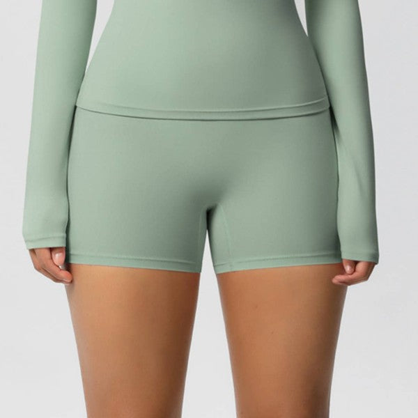 Well-in Vogue FlexContour 2-Piece Training Set | Trendy Outfit Idea for Women by Ro + Ivy | Elevated Basics, Modern Comfort & Style