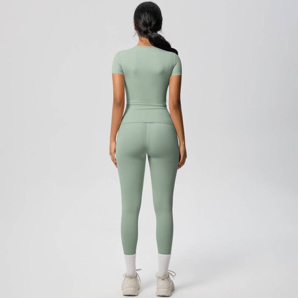 Well-in Vogue CoreSculpt Short Sleeve Set | Trendy Outfit Idea for Women by Ro + Ivy | Elevated Basics, Modern Comfort & Style