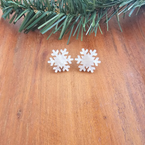 Christmas Snowflake Stud Earrings | Trendy Earrings Outfit Idea for Women by Ro + Ivy | Elevated Basics, Modern Comfort & Style
