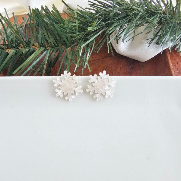 White Shimmer OneSize Christmas Snowflake Stud Earrings | Trendy Earrings Outfit Idea for Women by Ro + Ivy | Elevated Basics, Modern Comfort & Style