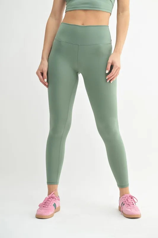 Venice Cloud Light Contour High-Waisted Leggings – MOSS outfit idea for women | Ro + Ivy