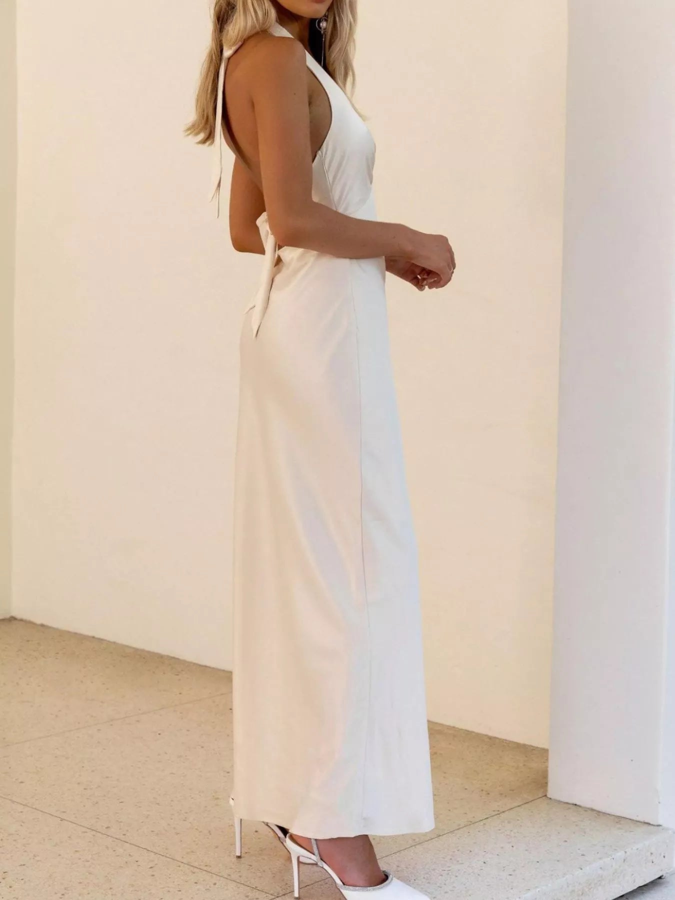 Women's Backless Halter Neck Sleeveless Maxi Dress - Maxi Dresses