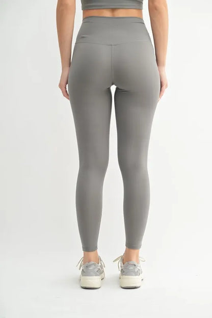 Venice Cloud Light Contour High-Waisted Leggings in New Pewter – outfit idea for women | Ro + Ivy