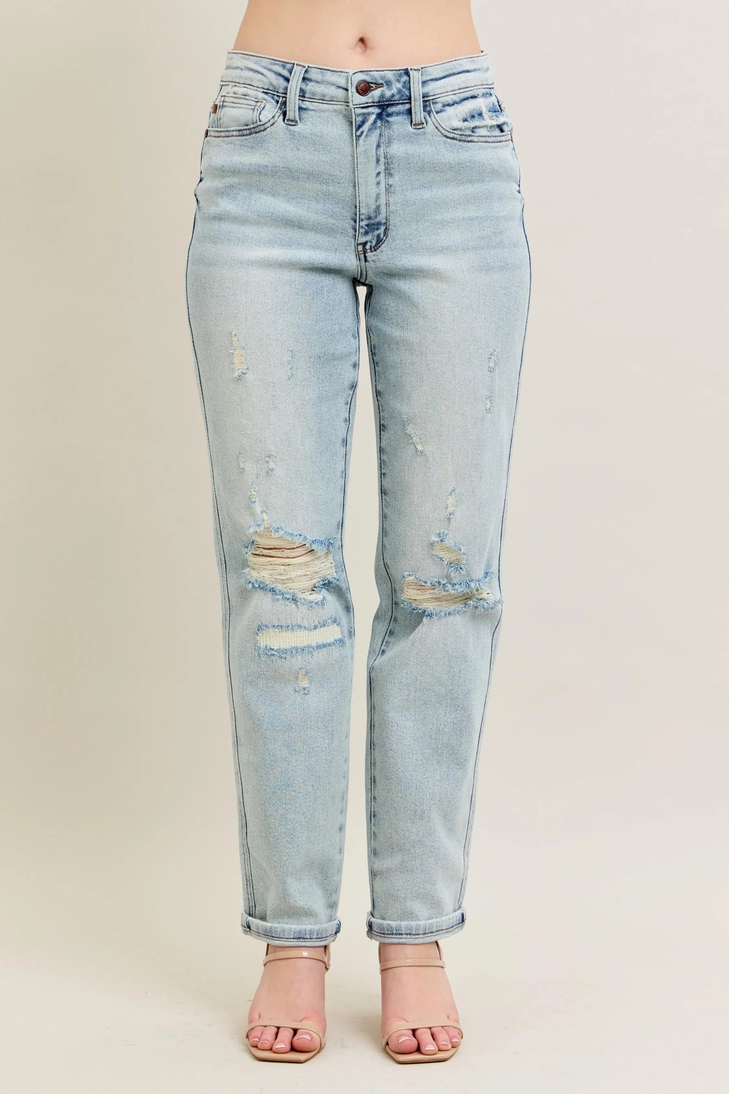 Distressed Single Cuff Boyfriend Jeans Trendy Jeans Outfit Idea for Women | Ro + Ivy