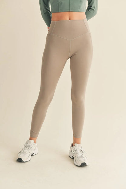 High-Rise Pocket Active Leggings — Stylish Functional Compressive Comfortable Everyday Athleisure - Active Leggings