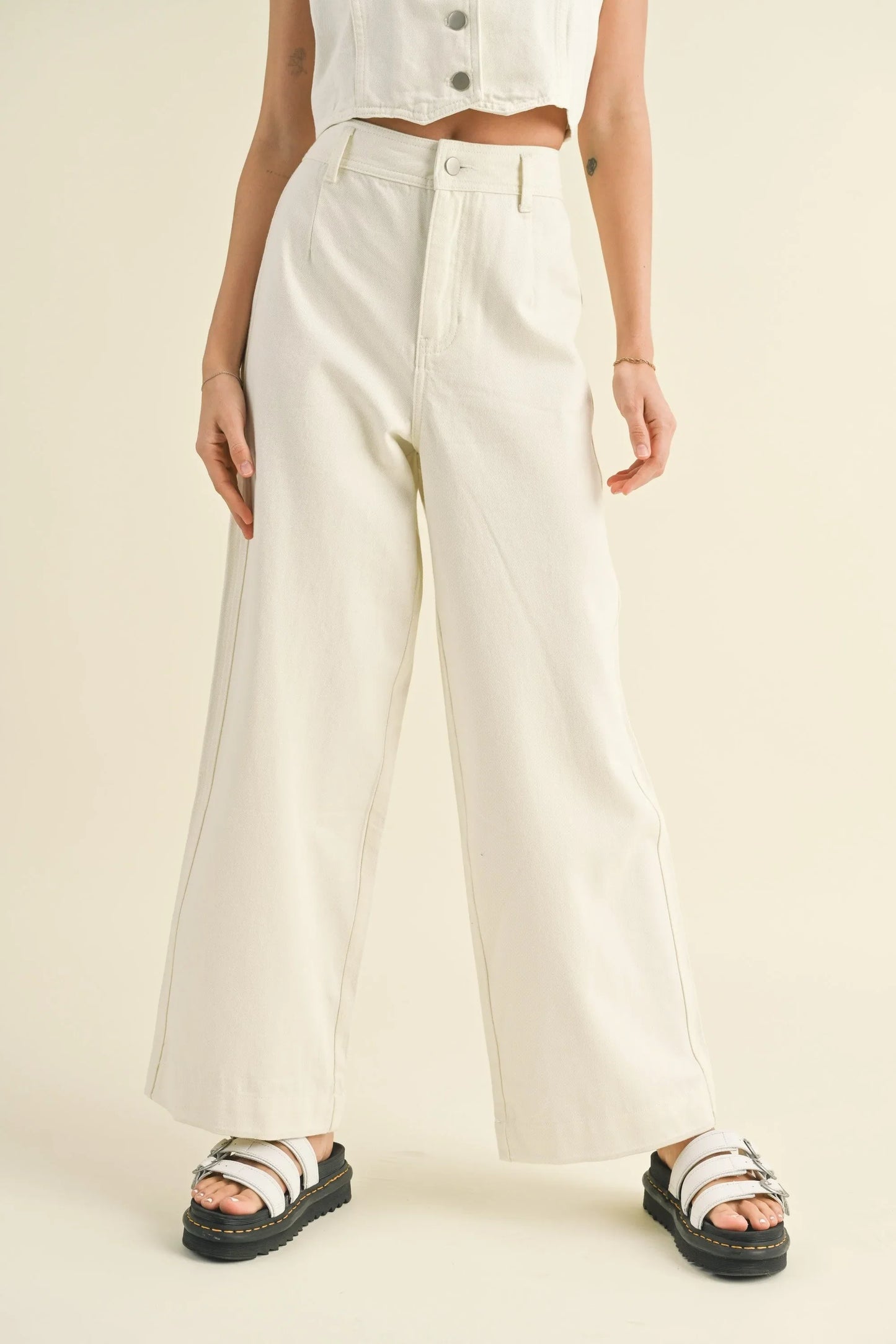 Washed Denim Wide Fit High-Rise Pants — Cotton Polyester Sleek Seasonal Everyday Style - Jeans