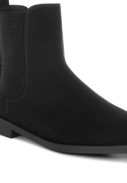 Low Block Heel Chelsea Boots | Trendy Boots Outfit Idea for Women by Ro + Ivy | Elevated Basics, Modern Comfort & Style