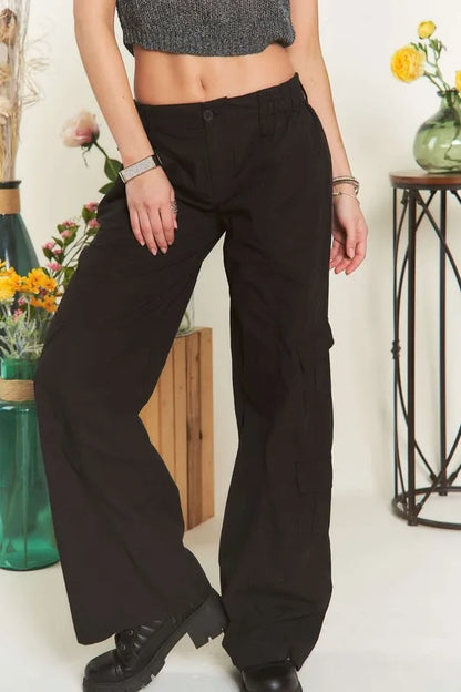 Low Rise Casual Cargo Pants in Black – outfit idea for women | Ro + Ivy