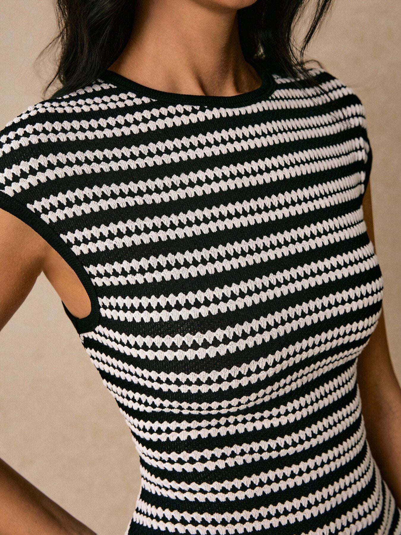 Round Neck Short Sleeve Striped Bodycon Midi Dress - Midi Dresses
