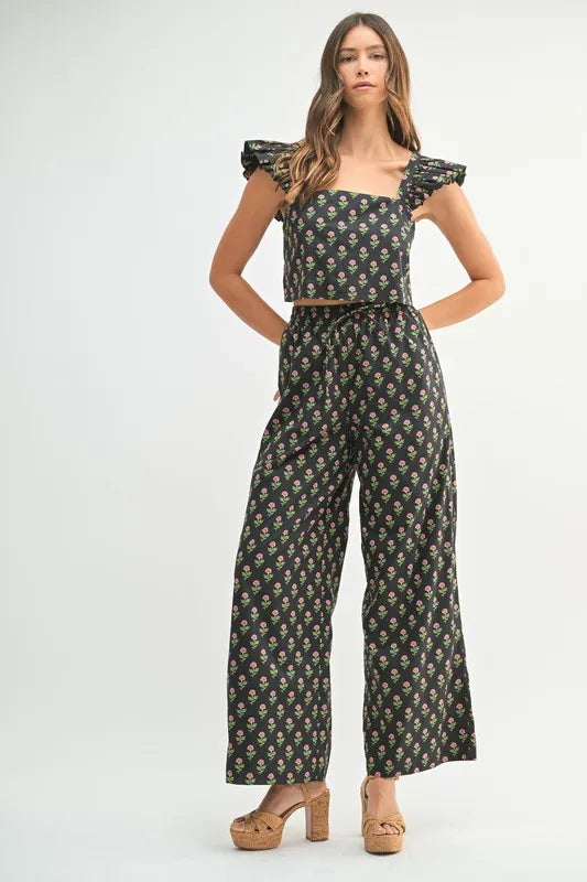 Floral Print Ruffle Top And Pants Set – outfit idea for women | Ro + Ivy