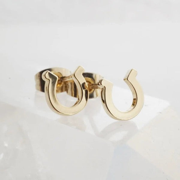 One Size Horseshoe Stud Earrings Trendy Earrings Outfit Idea for Women | Ro + Ivy