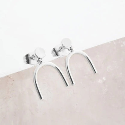 June Arch Stud Earrings – outfit idea for women | Ro + Ivy